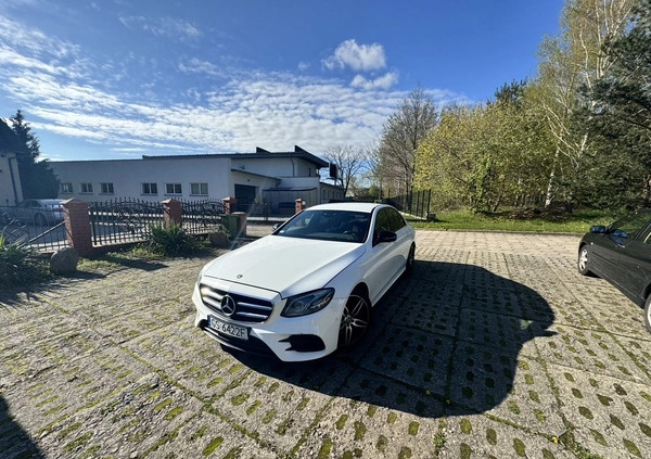 Mercedes-Benz Klasa E cena 114900 przebieg: 239000, rok produkcji 2017 z Słupsk małe 137